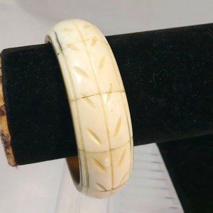 Vintage Hand Carved Bovine Bone and Brass Bangle Bracelet 2.75" daim 1" wide